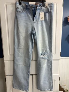 Judy Blue Faded Light Blue Straight Leg Jeans with Knee Distress